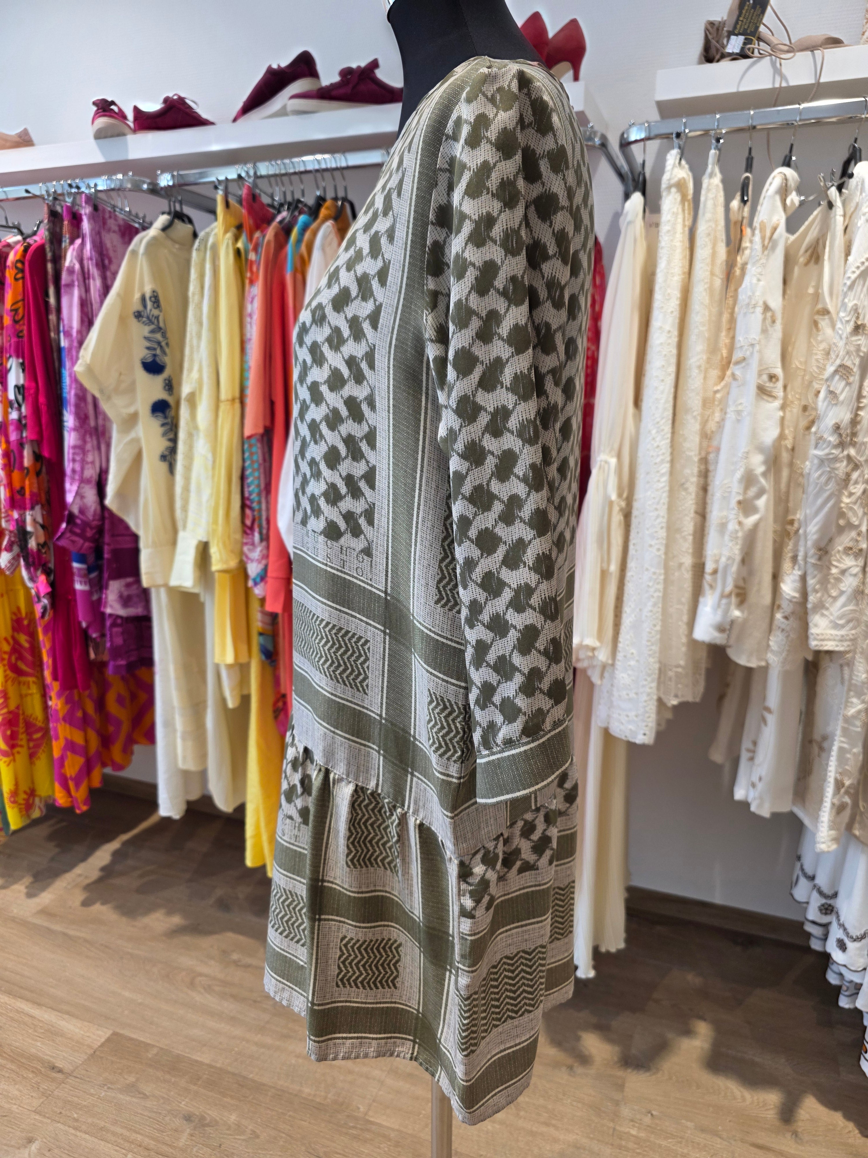 MUCHO GUSTO KLEID TUNIKAKLEID SEIDE GRÜN/KGALI/OLIVE GR.S