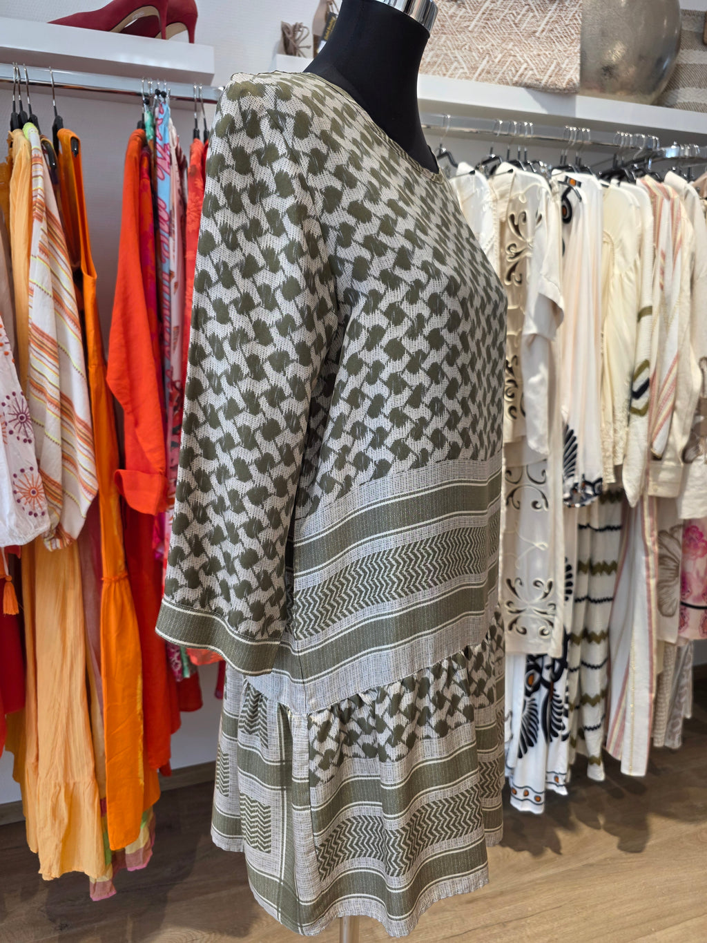 MUCHO GUSTO KLEID TUNIKAKLEID SEIDE GRÜN/KGALI/OLIVE GR.S